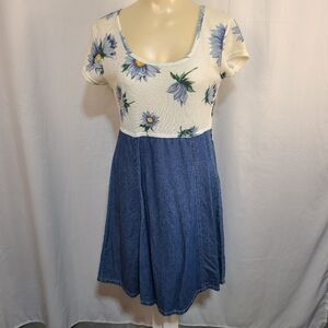 DK Fish VTG Floral White Blue Denim  Dress Medium Youthful Summer Effortless